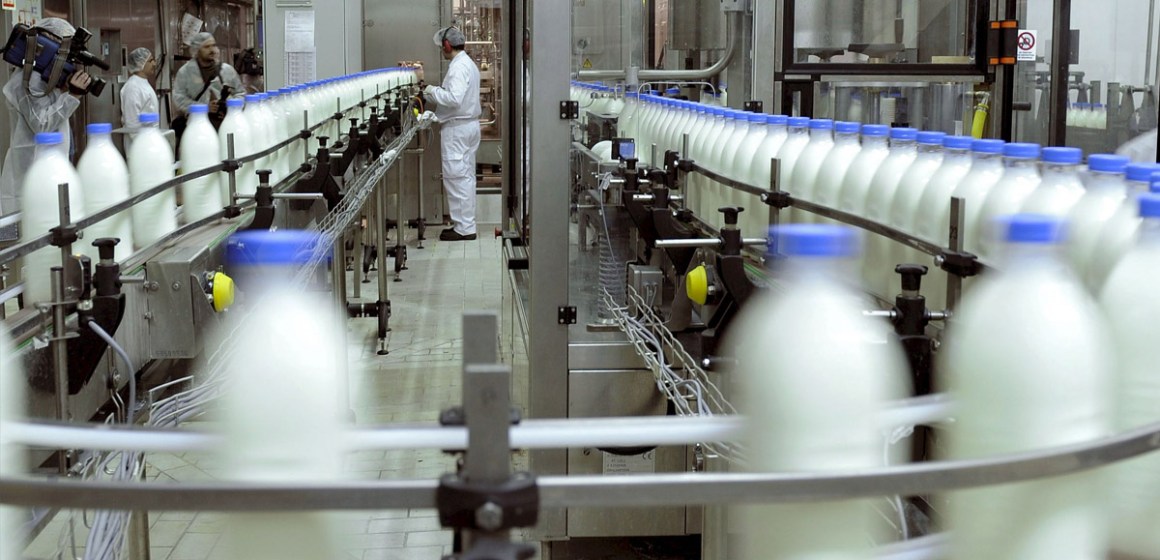 EE.UU. informa que leche pasteurizada es segura a pesar del virus de la IA