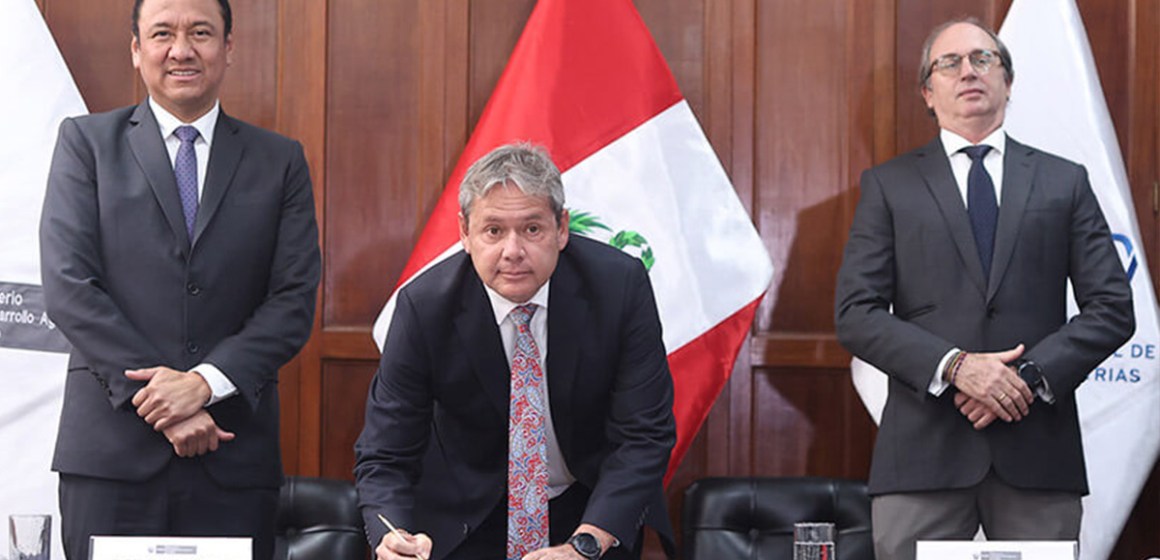 Midagri y empresas lácteas firman acuerdo “Compromiso Lechero por el Perú”