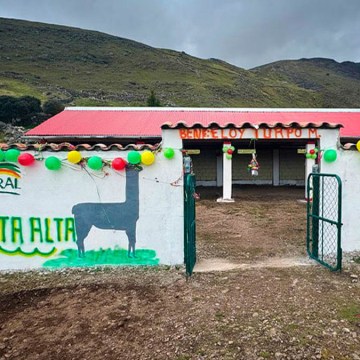 Cusco: Entregan 20 cobertizos a ganaderos de la comunidad Pacchanta Alta