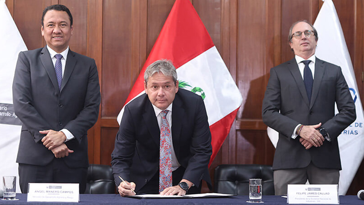 WEB Midagri y empresas lácteas firman acuerdo “Compromiso Lechero por el Perú”